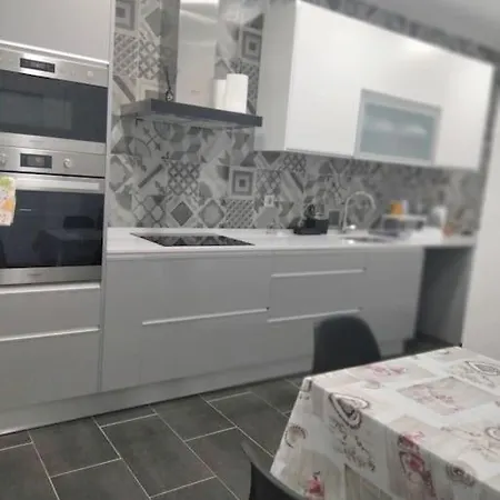 Lisbon, 3 Bedroom In , 15 Min From The *